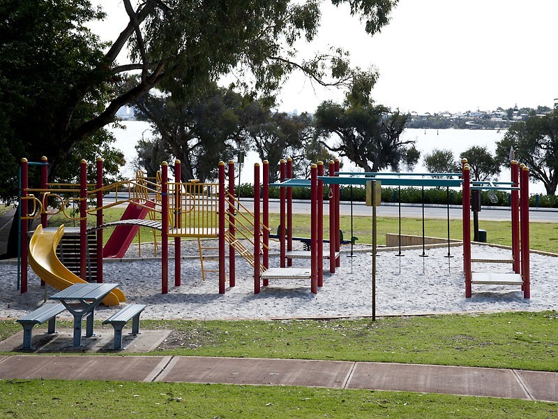 3 Shirley Avenue, Mount Pleasant WA 6153