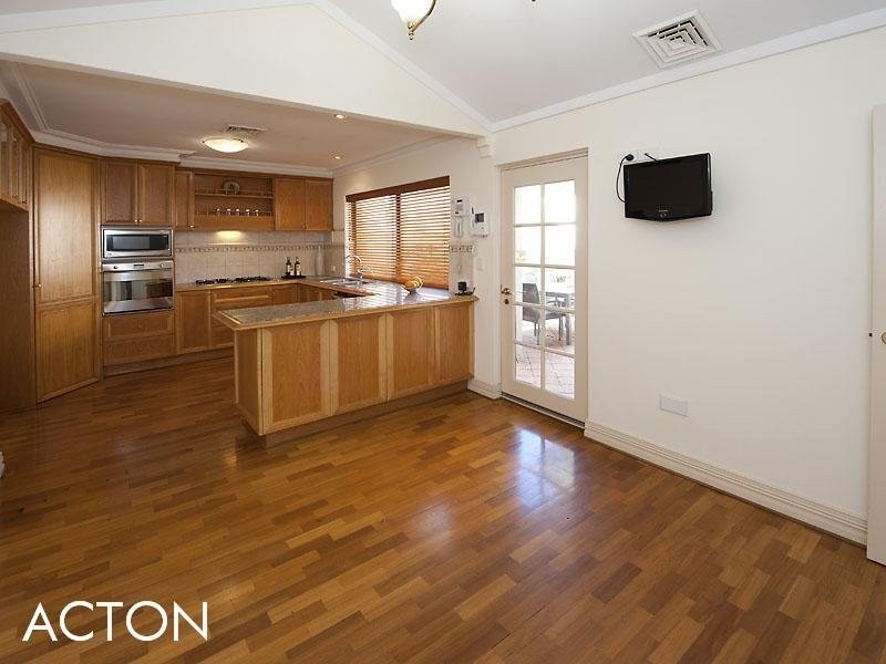 3/9 Tweeddale Road, Applecross WA 6153