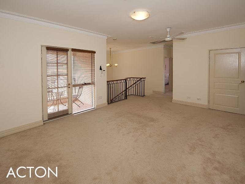 3/9 Tweeddale Road, Applecross WA 6153