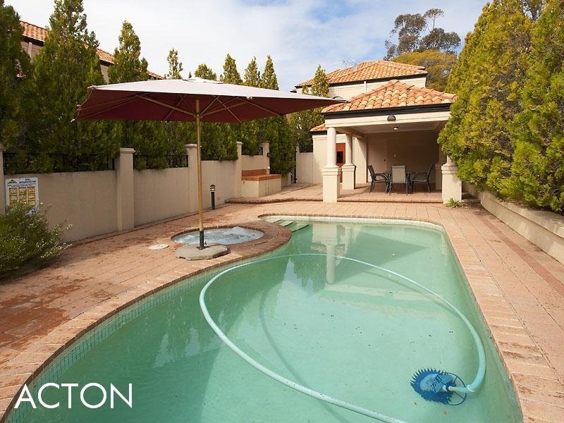 3/9 Tweeddale Road, Applecross WA 6153