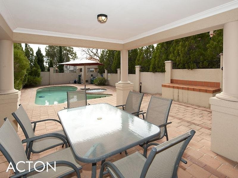 3/9 Tweeddale Road, Applecross WA 6153