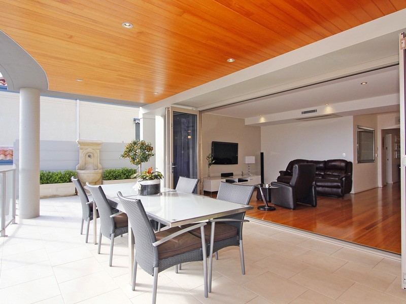 1/13 Tweeddale Road, Applecross WA 6153