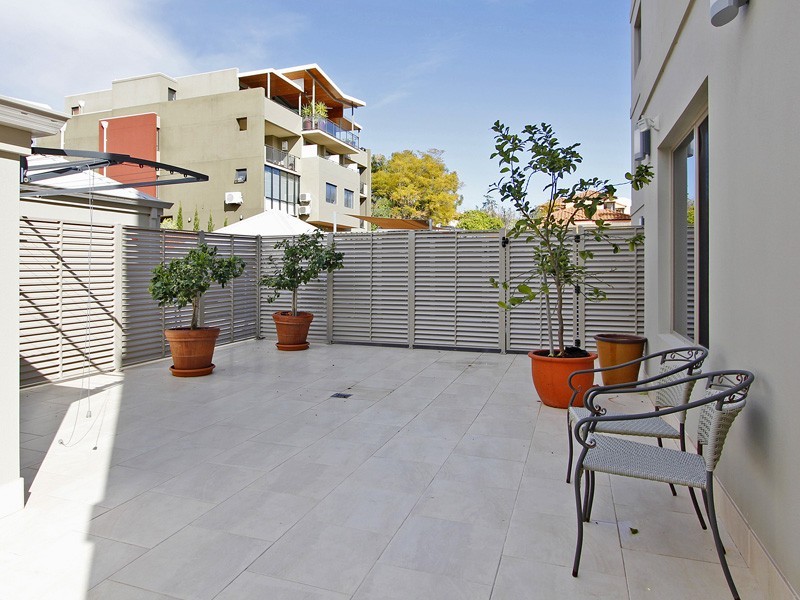 1/13 Tweeddale Road, Applecross WA 6153
