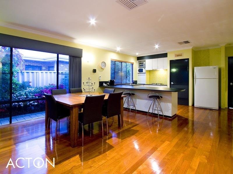 6 Williams Road, Melville WA 6156