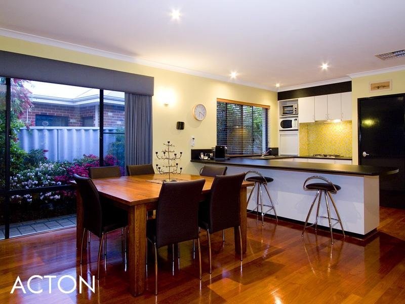 6 Williams Road, Melville WA 6156