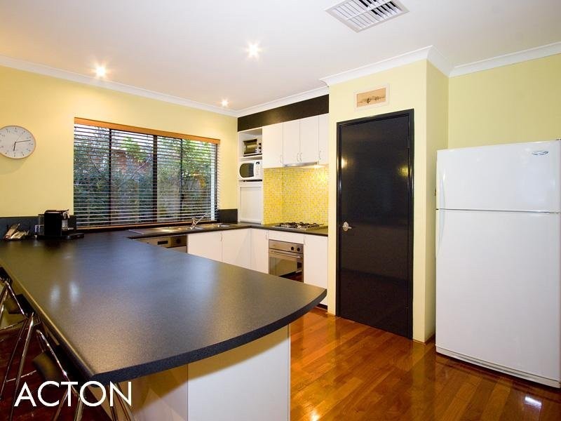 6 Williams Road, Melville WA 6156