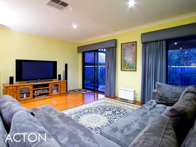 6 Williams Road, Melville WA 6156