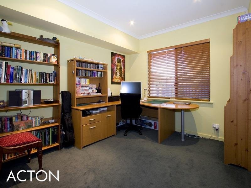 6 Williams Road, Melville WA 6156