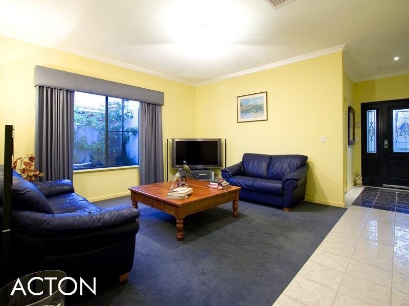 6 Williams Road, Melville WA 6156