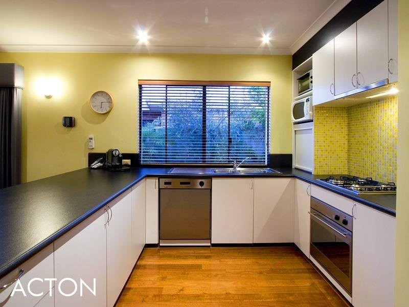 6 Williams Road, Melville WA 6156