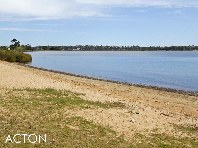 1 Cantray Avenue, Applecross WA 6153