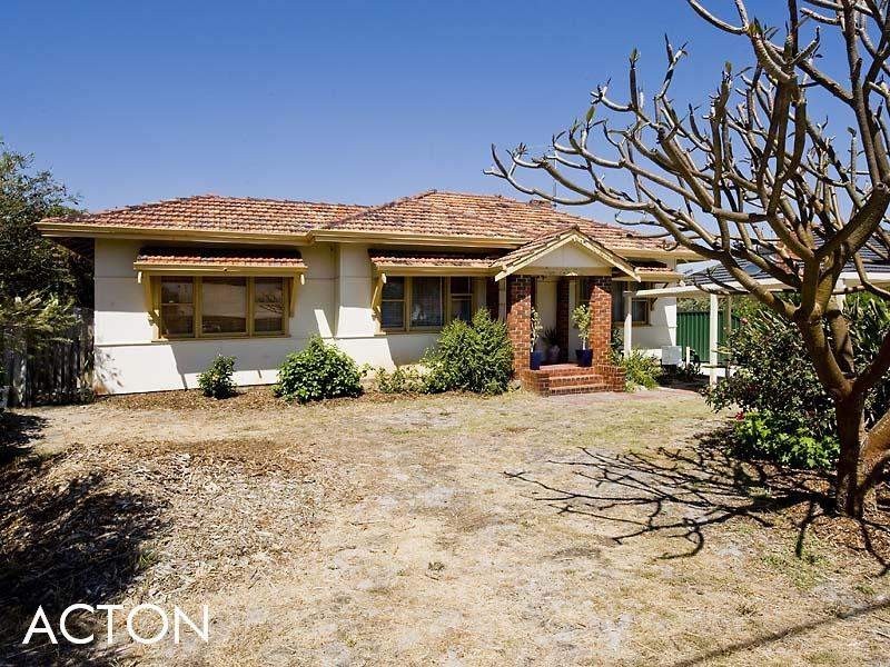 28 Latham Street, Alfred Cove WA 6154