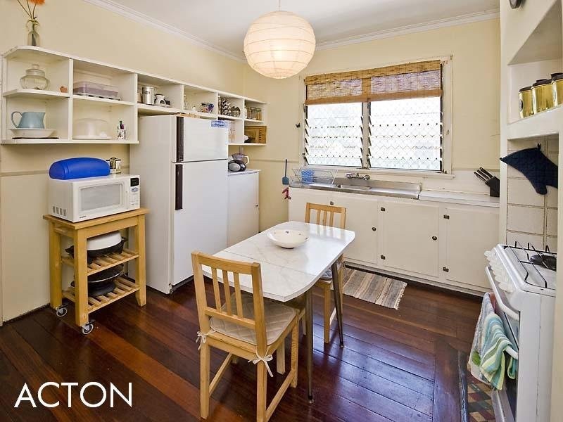 28 Latham Street, Alfred Cove WA 6154