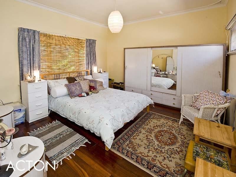 28 Latham Street, Alfred Cove WA 6154