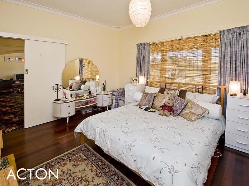 28 Latham Street, Alfred Cove WA 6154