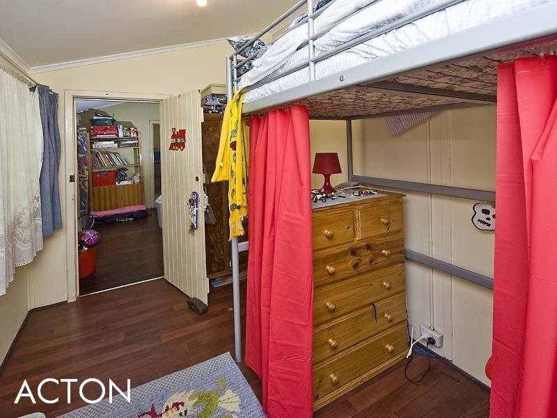 28 Latham Street, Alfred Cove WA 6154