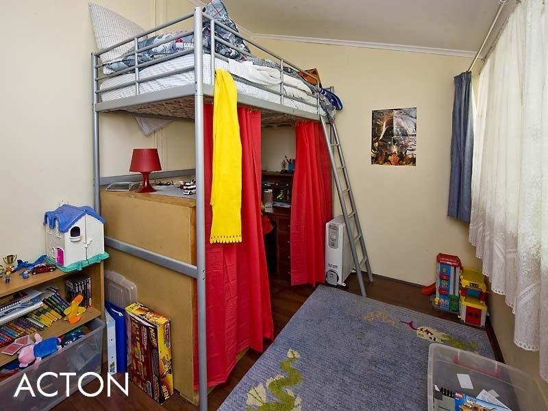 28 Latham Street, Alfred Cove WA 6154