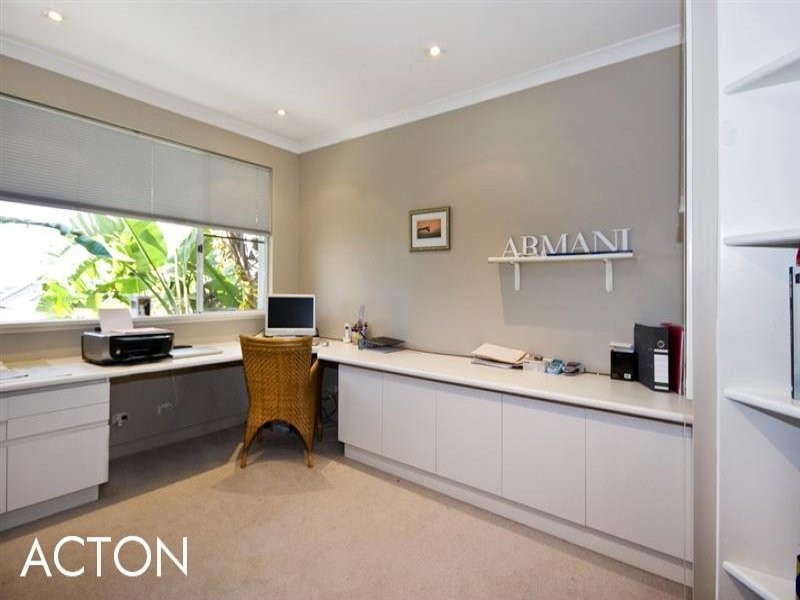 36 Whitfeld Terrace, Winthrop WA 6150