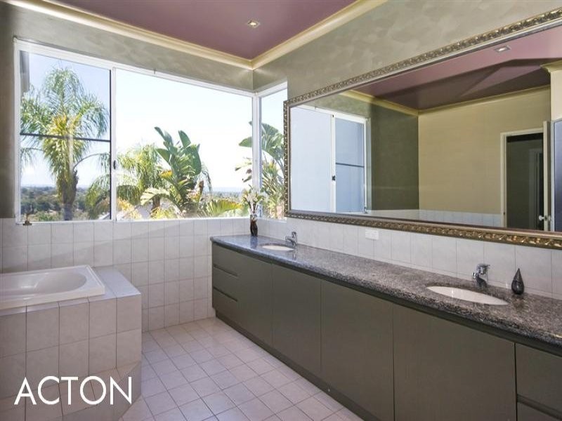 36 Whitfeld Terrace, Winthrop WA 6150