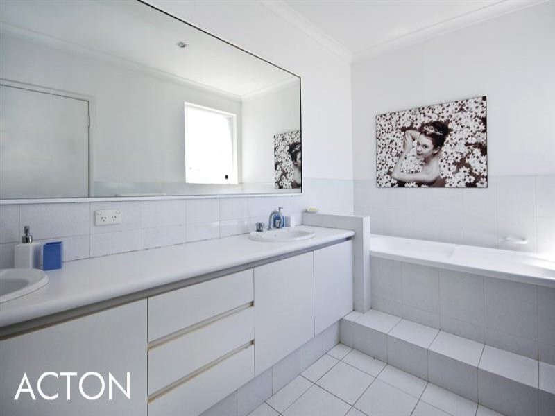 36 Whitfeld Terrace, Winthrop WA 6150