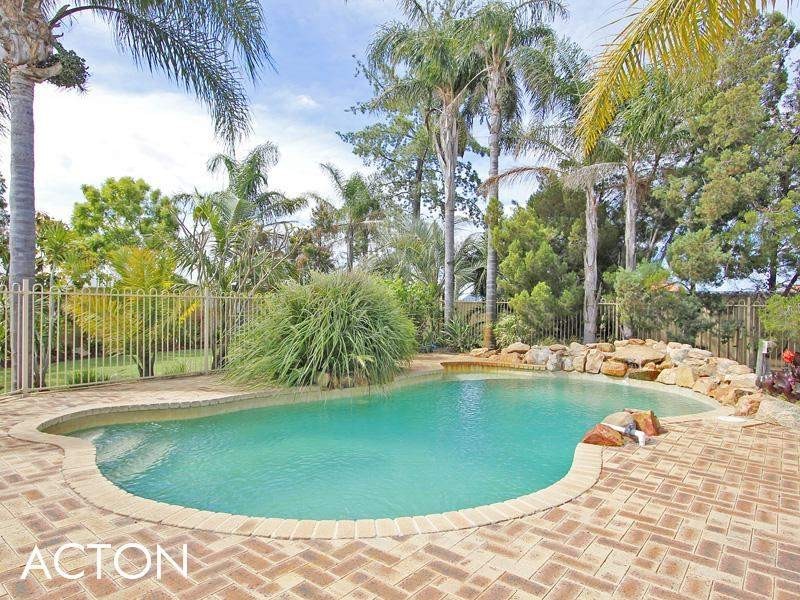 25 Vancouver Drive, Canning Vale WA 6155