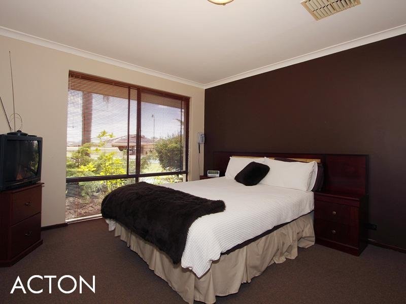 25 Vancouver Drive, Canning Vale WA 6155