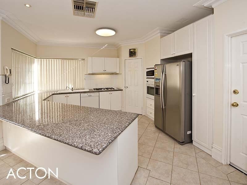 9 Forbes Road, Applecross WA 6153