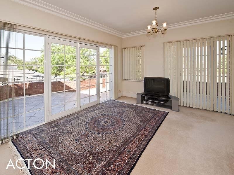 9 Forbes Road, Applecross WA 6153