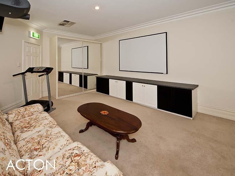 9 Forbes Road, Applecross WA 6153