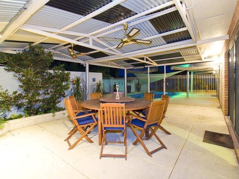 15 Dickenson Way, Booragoon WA 6154