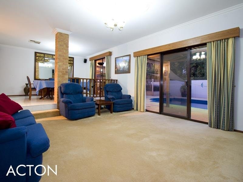 15 Dickenson Way, Booragoon WA 6154