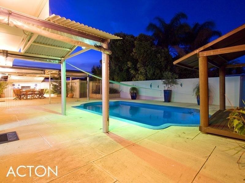 15 Dickenson Way, Booragoon WA 6154