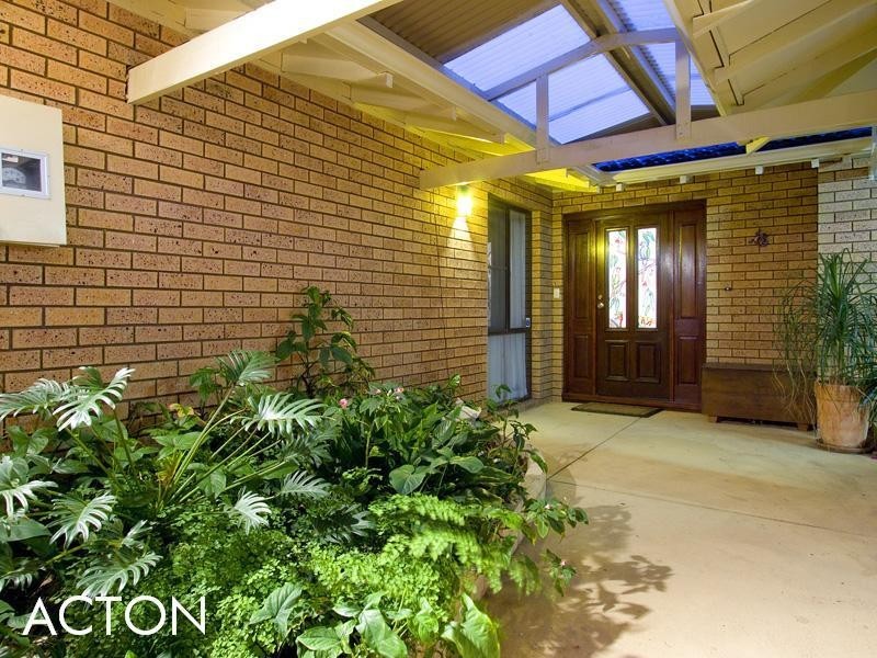 15 Dickenson Way, Booragoon WA 6154