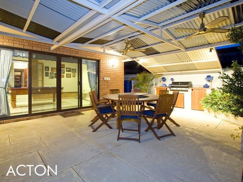 15 Dickenson Way, Booragoon WA 6154