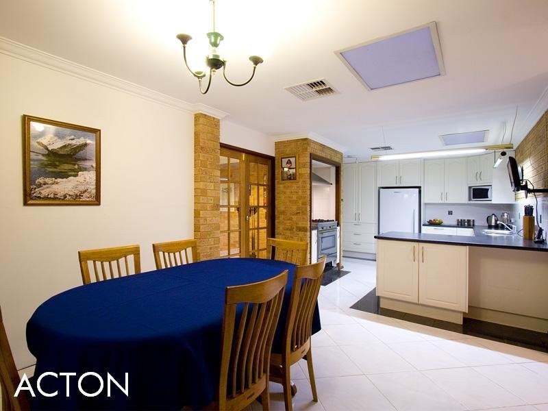 15 Dickenson Way, Booragoon WA 6154