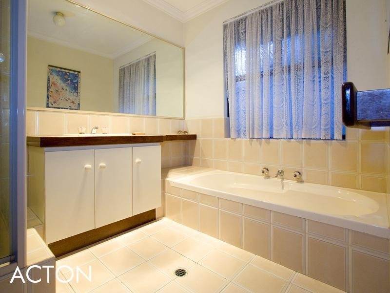 15 Dickenson Way, Booragoon WA 6154