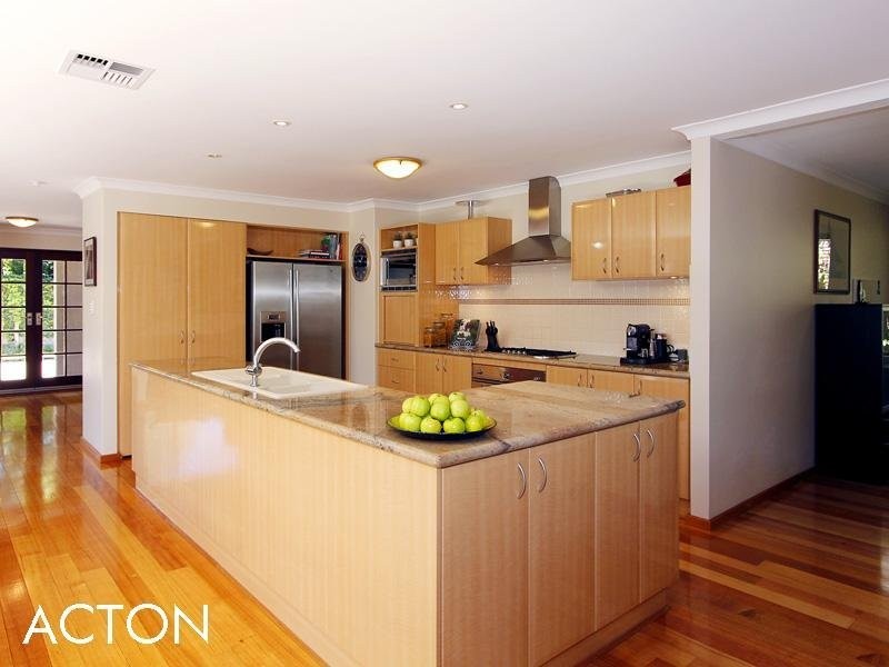 46 Dunvegan Road, Applecross WA 6153