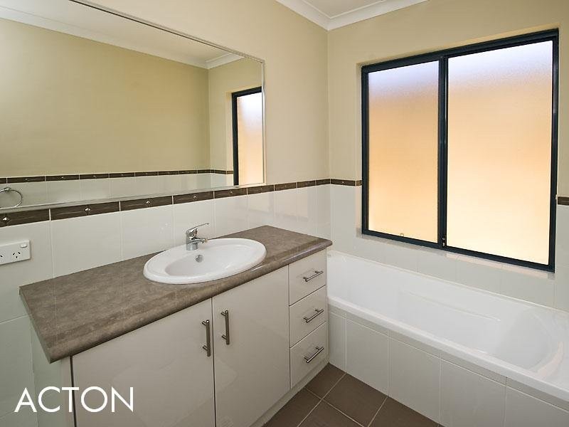 32 Bayview Terrace, Yangebup WA 6164