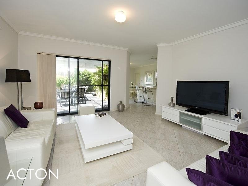 6A Third Avenue, Applecross WA 6153