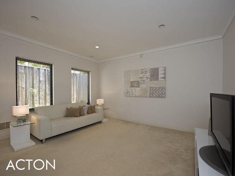 6A Third Avenue, Applecross WA 6153