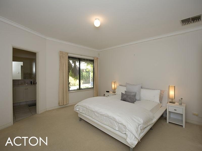 6A Third Avenue, Applecross WA 6153