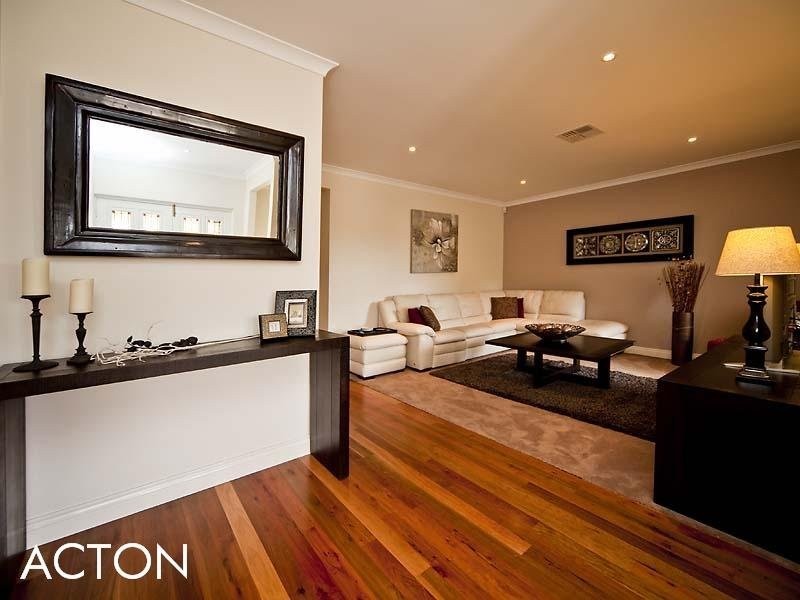 96 Redwood Crescent, Melville WA 6156