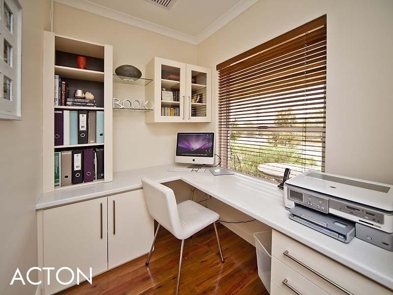 96 Redwood Crescent, Melville WA 6156