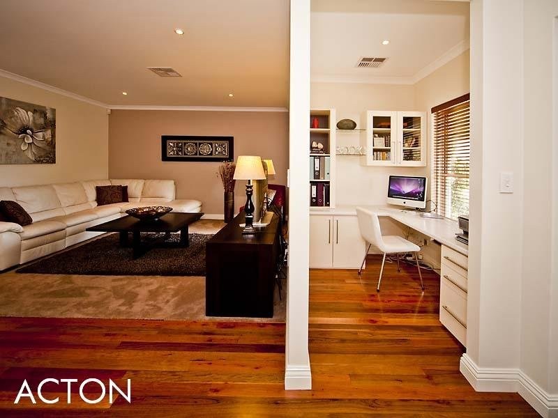 96 Redwood Crescent, Melville WA 6156