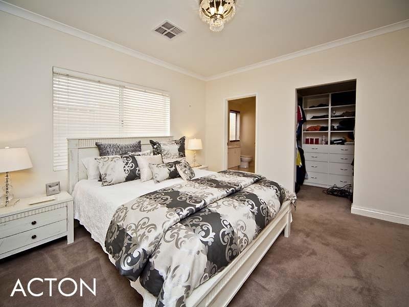 96 Redwood Crescent, Melville WA 6156