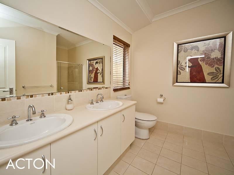 96 Redwood Crescent, Melville WA 6156