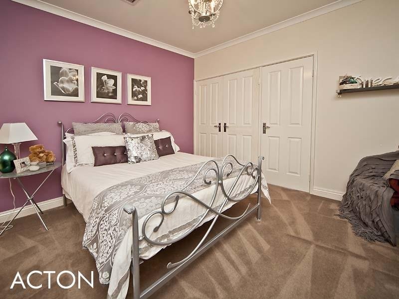 96 Redwood Crescent, Melville WA 6156