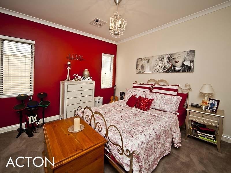 96 Redwood Crescent, Melville WA 6156