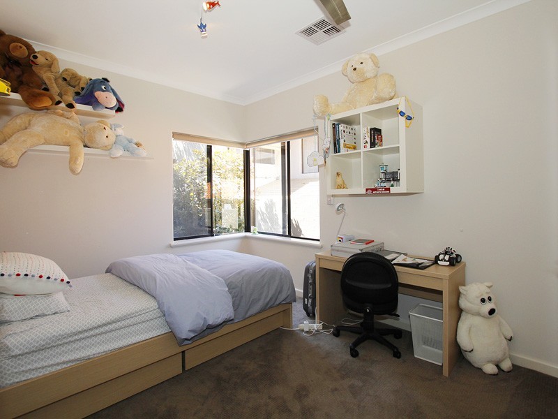 25A Tweeddale Road, Applecross WA 6153