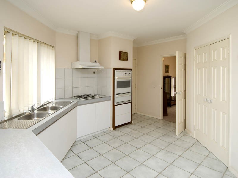 2/8 Matheson Rd, Applecross WA 6153